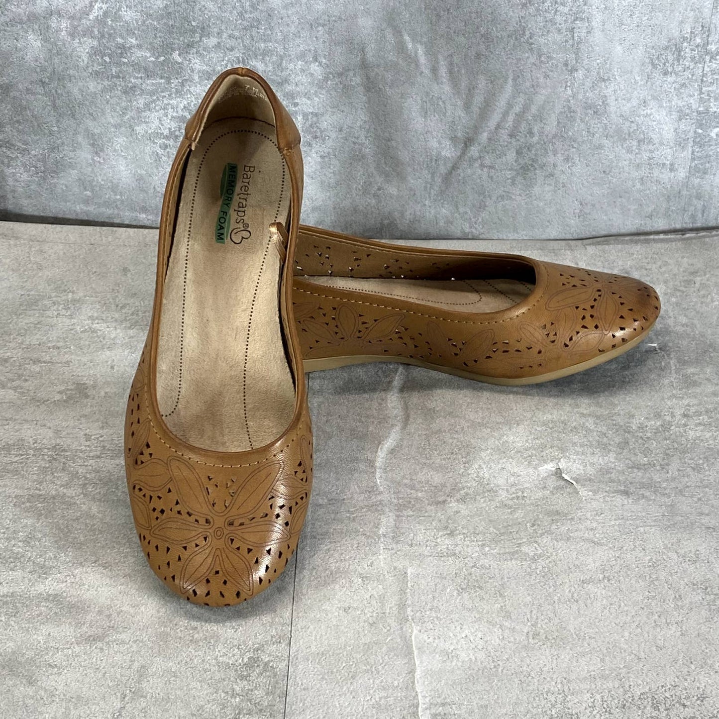 BARETRAPS Women's Caramel Mariah Memory Foam Perforated Slip-On Flats SZ 7