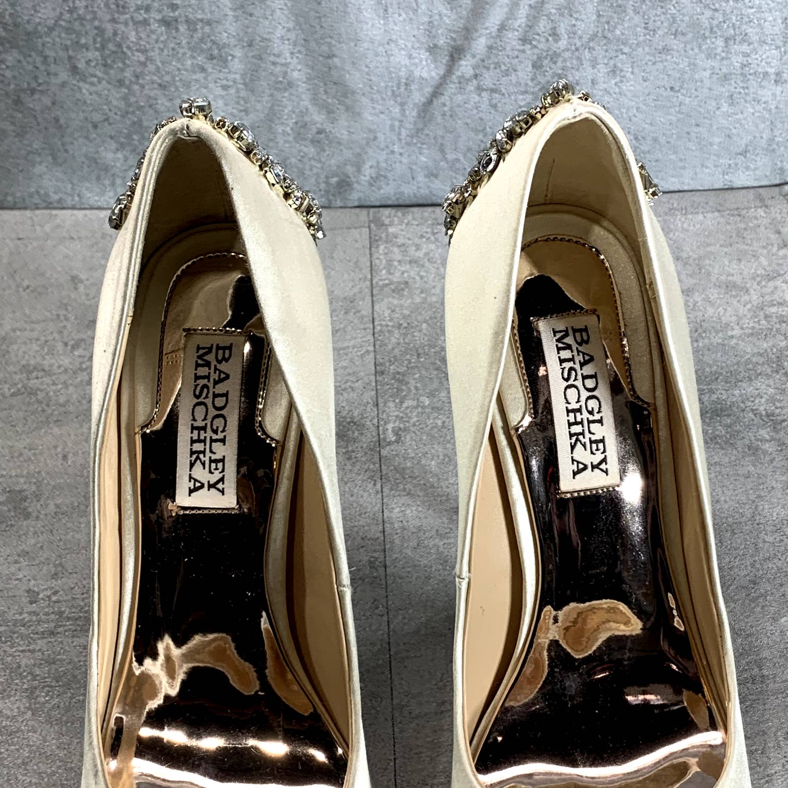 BADGLEY MISCHKA Ivory Satin Kiara Embellished Open Peep-Toe Stiletto Pumps SZ 6