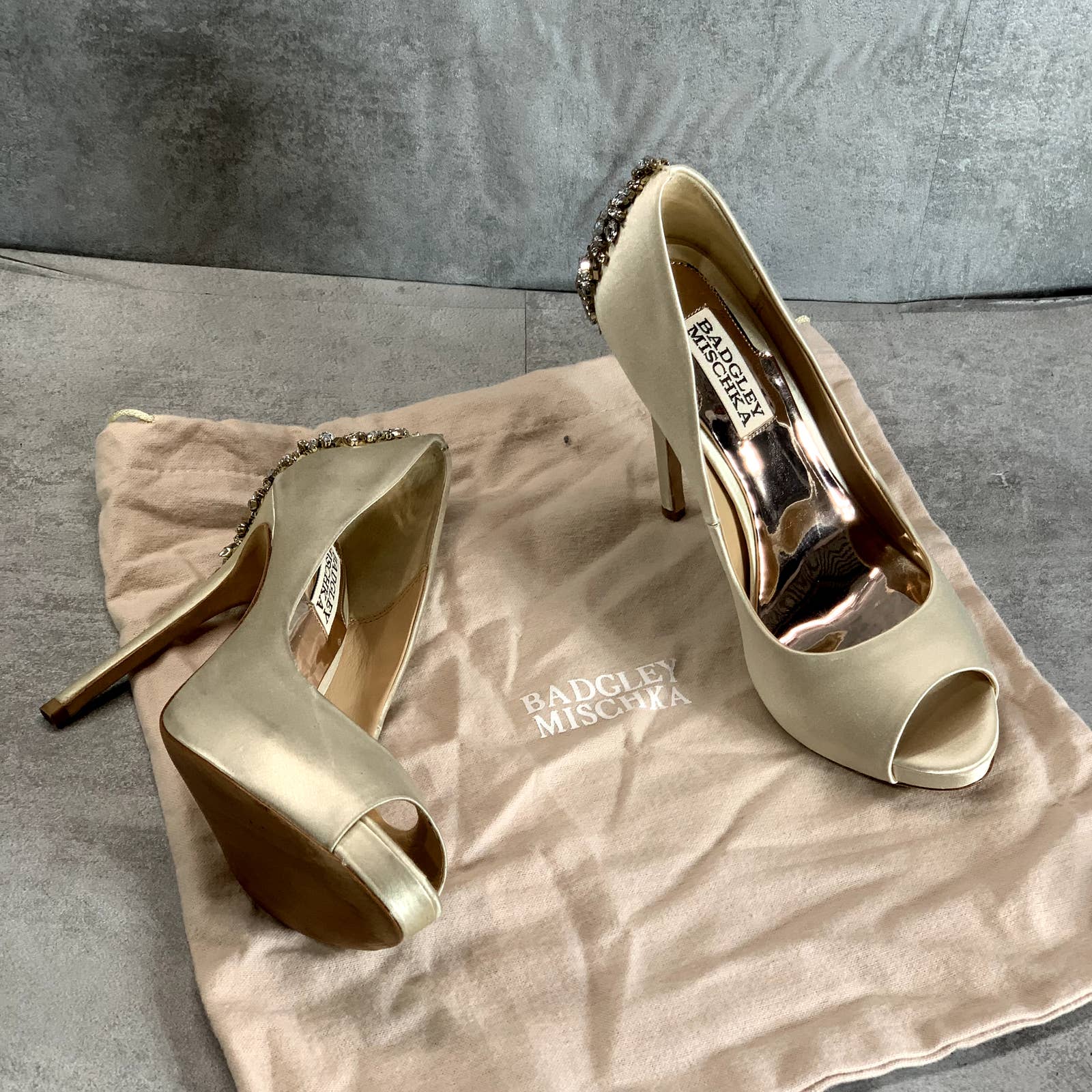 BADGLEY MISCHKA Ivory Satin Kiara Embellished Open Peep-Toe Stiletto Pumps SZ 6