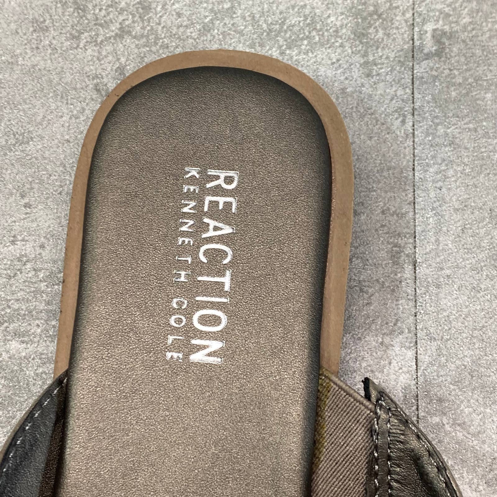 REACTION KENNETH COLE Women's Pewter Spring Glam Beaded Slide Sandals SZ 6