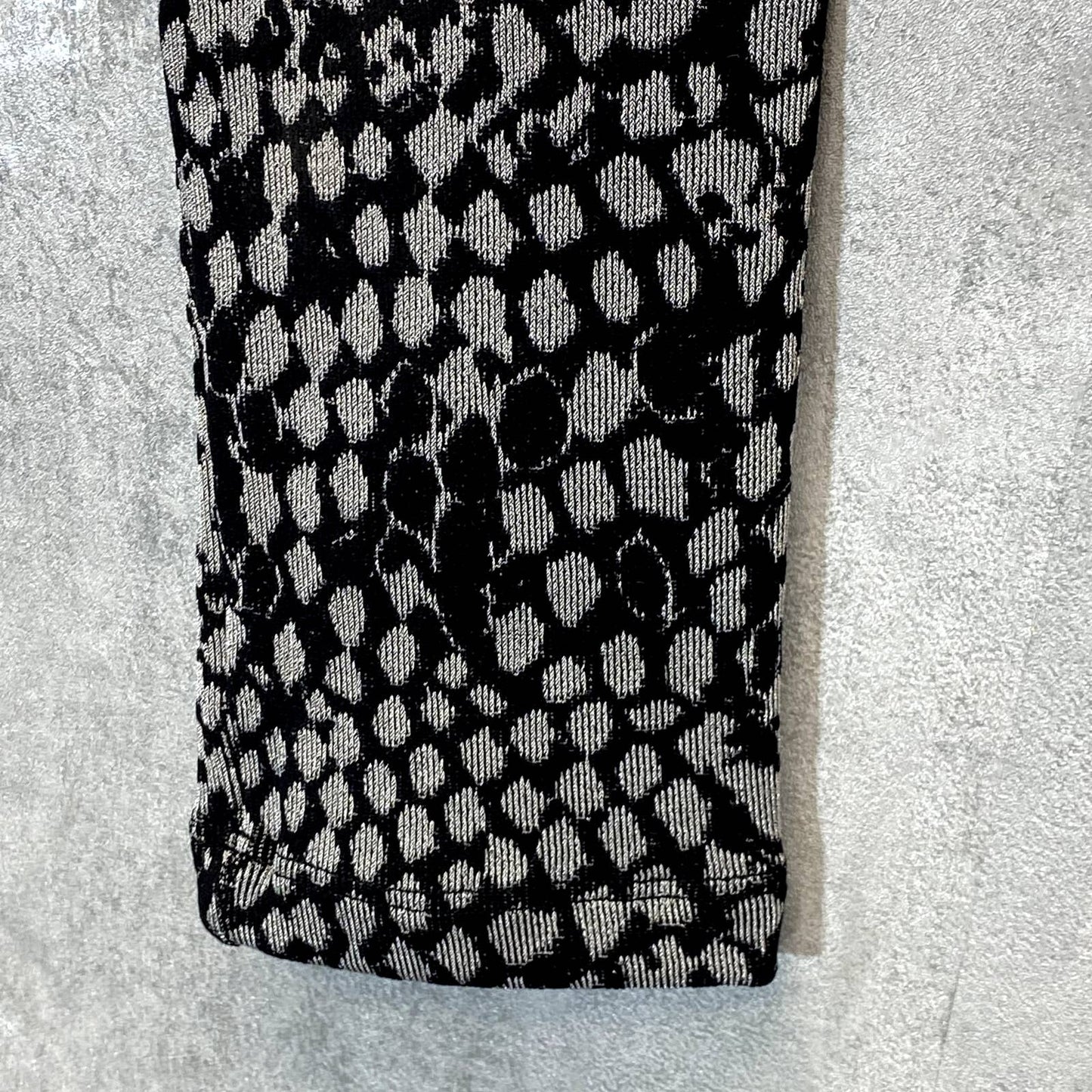 NUX Women's Black-White Snake Print Vesper Pull-On Capri Leggings SZ S