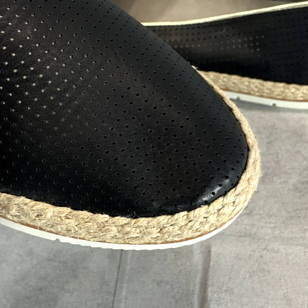 CLIFFS BY WHITE MOUNTAIN Women's Black Leather Becca Perforated Flats SZ 11