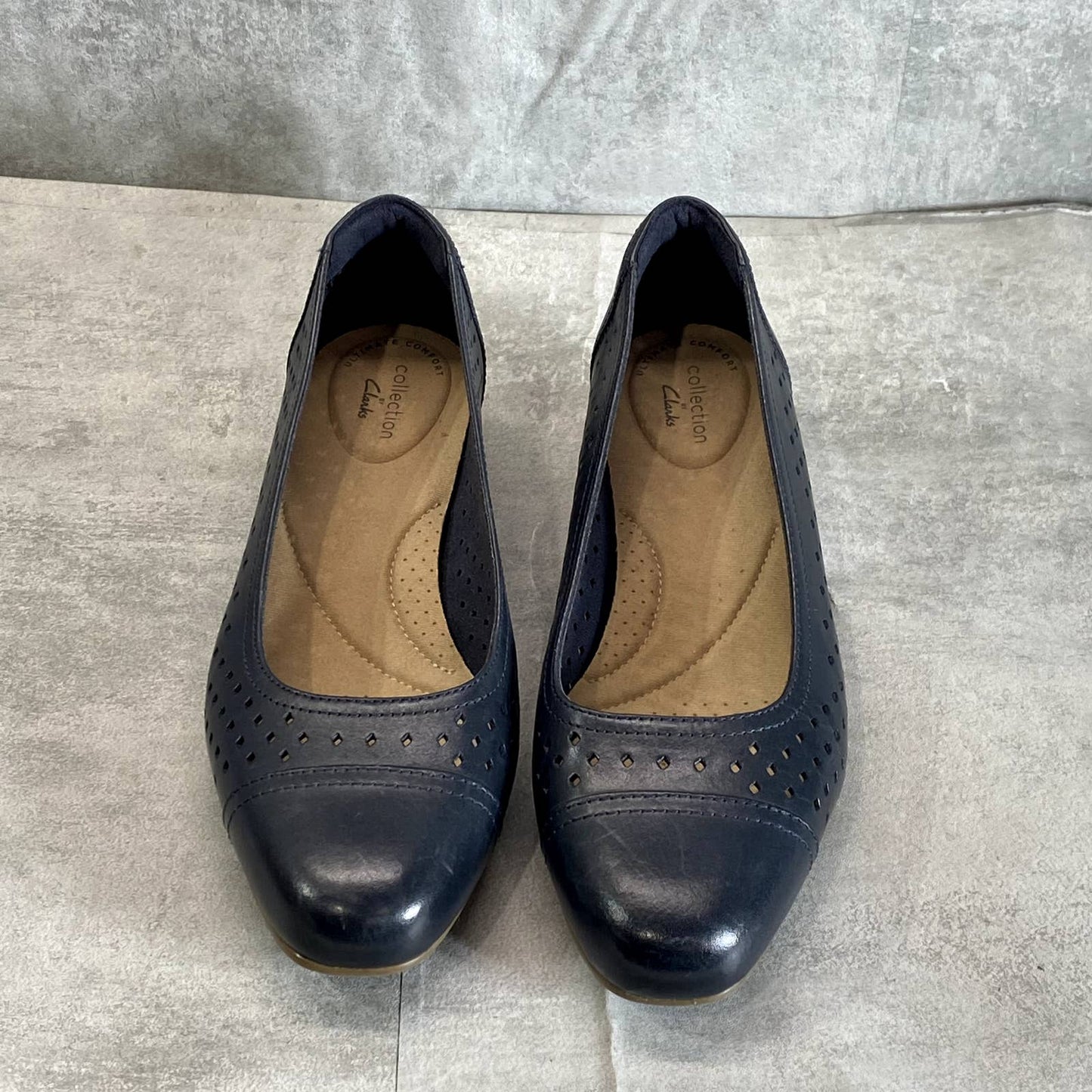 CLARKS Women's Wide Navy Leather Perforated Juliet Cedar Block-Heel Loafers