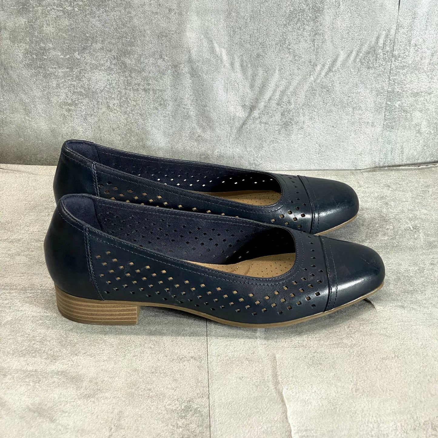 CLARKS Women's Wide Navy Leather Perforated Juliet Cedar Block-Heel Loafers