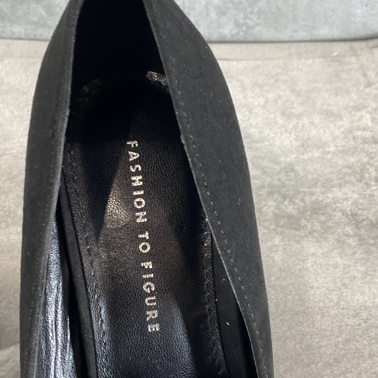 FASHION TO FIGURE Women's Wide Black Faux Suede Penelope Pointed-Toe Pumps SZ 8W