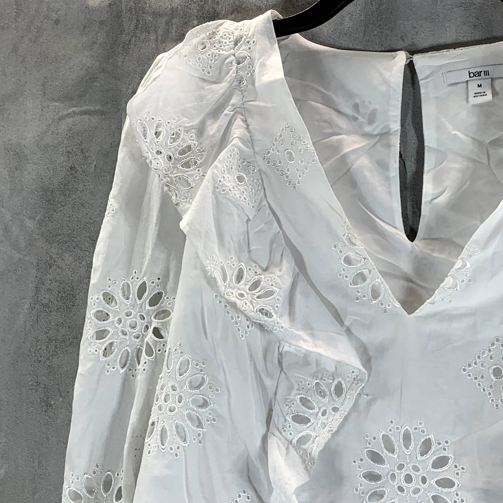 BAR III Women's White Cotton V-Neck Ruffled Eyelet Long-Sleeve Top SZ M