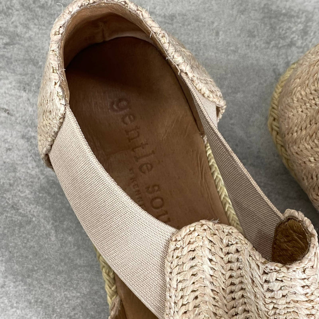 GENTLE SOULS By Kenneth Cole Women's Natural Noa Elastic Slip-On Sandals SZ 8.5