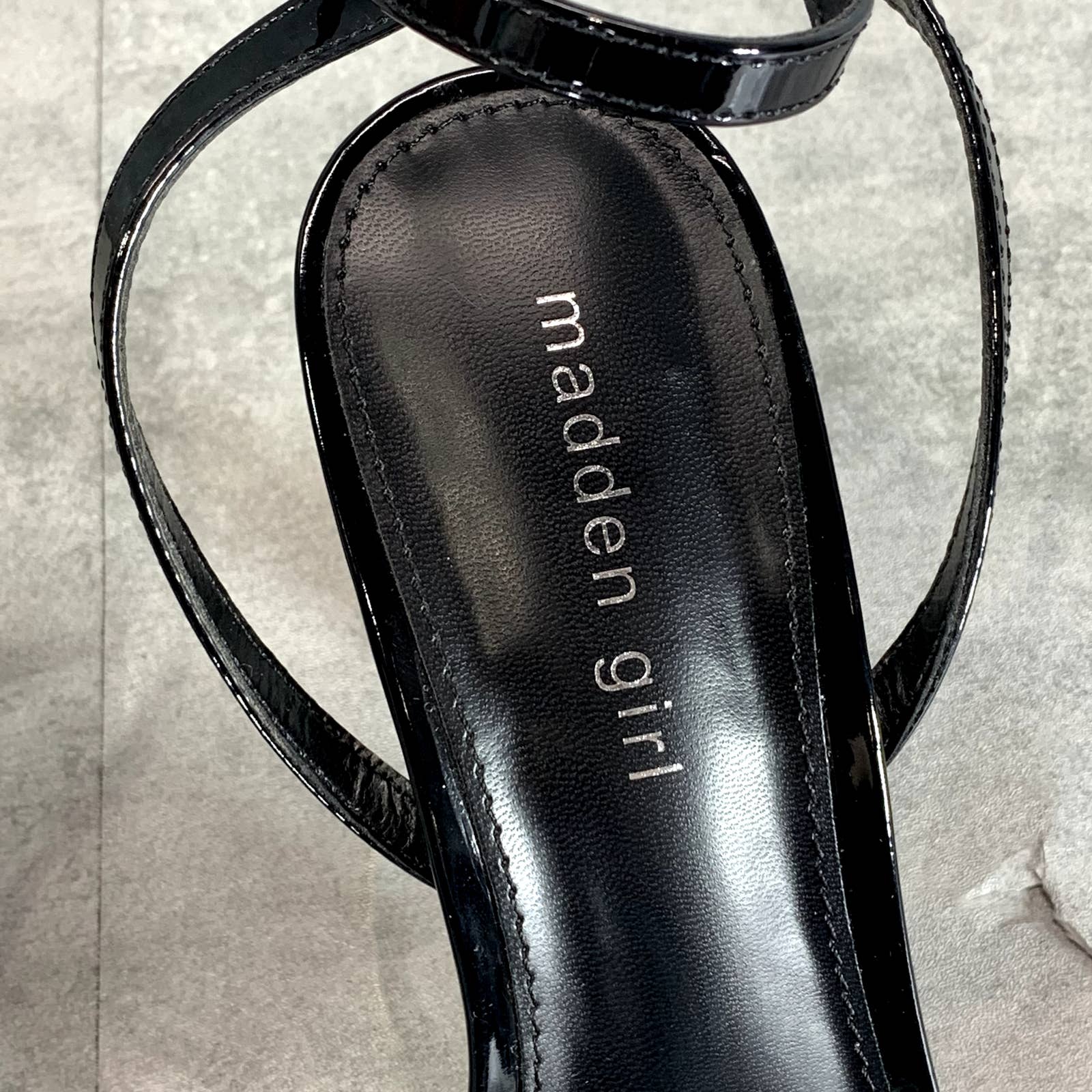 MADDEN GIRL Women's Black Patent Tasha Round-Toe Two-Piece Dress Sandals SZ 8.5