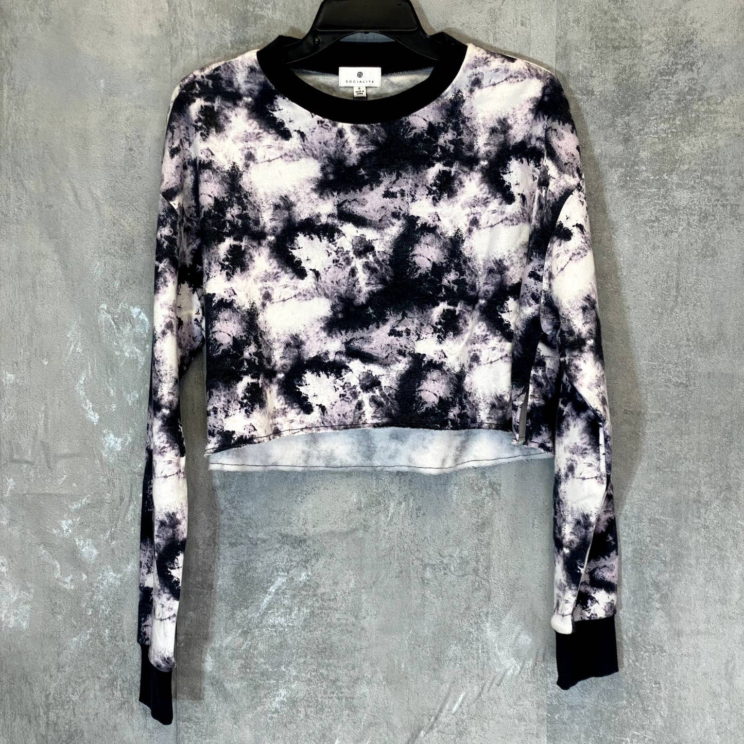 SOCIALITE Women's Black-White Tie-Dye Raw Hem Crewneck Crop Sweater SZ S