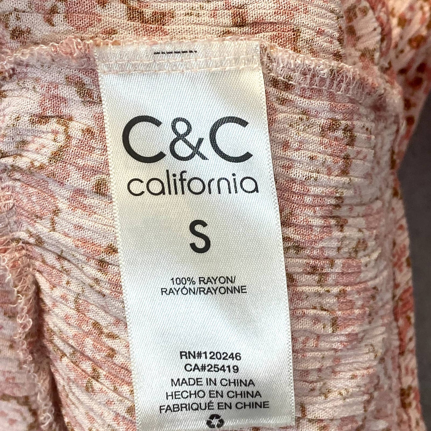 C&C CALIFORNIA Women's Rose Smoke V-Neck Ruffle Hem Short Sleeve Top SZ S