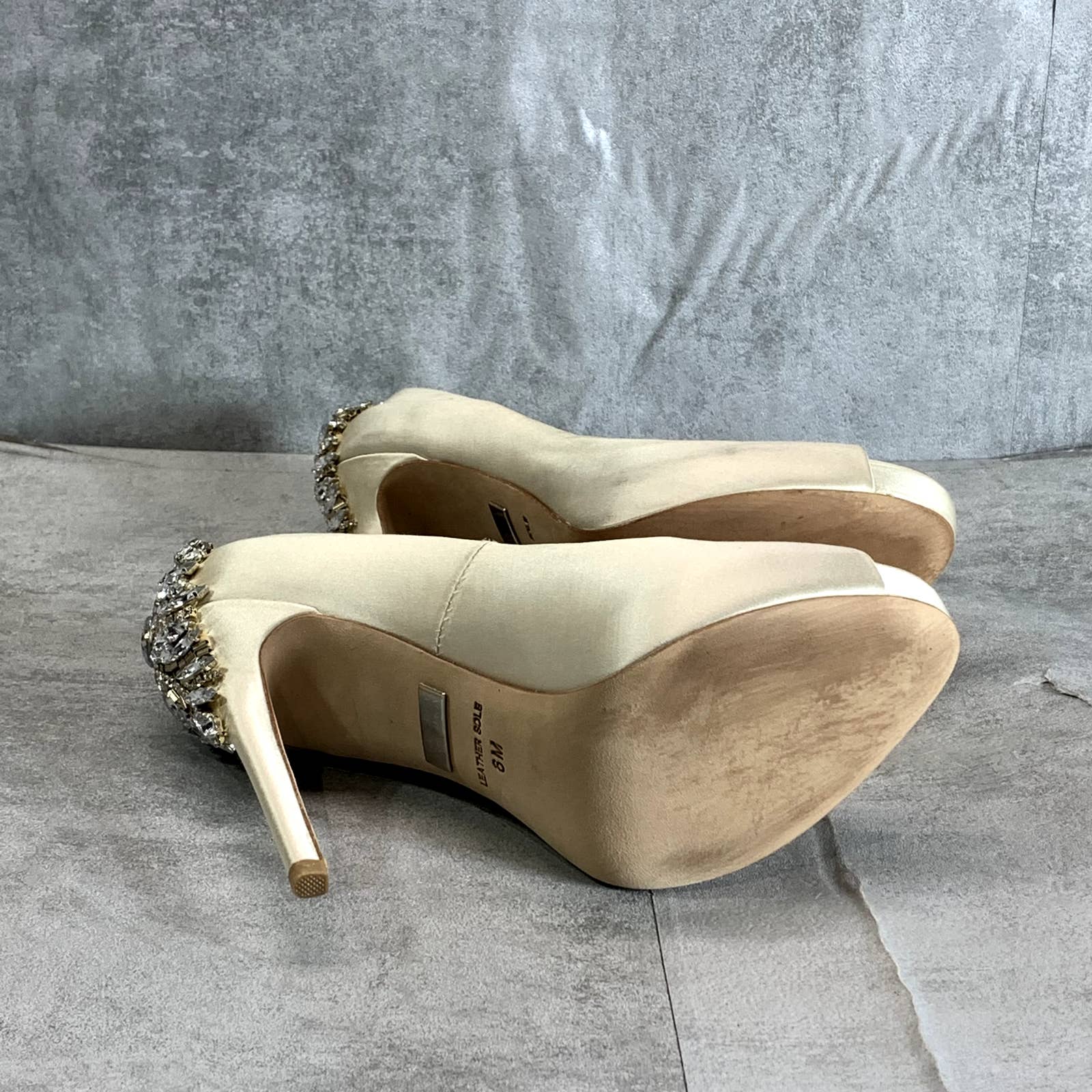 BADGLEY MISCHKA Ivory Satin Kiara Embellished Open Peep-Toe Stiletto Pumps SZ 6