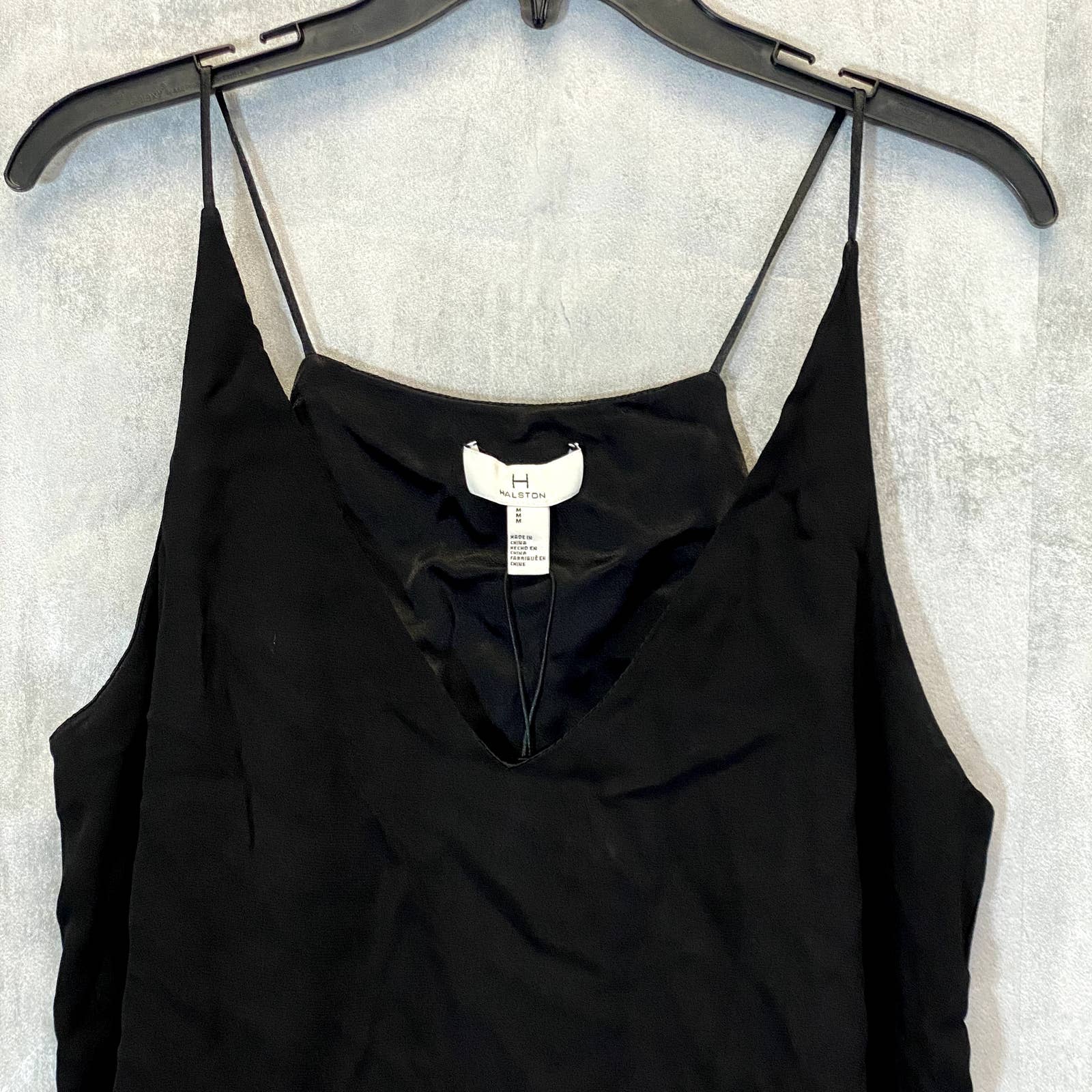 H HALSTON Women's Solid Black V-Neck Lined Spaghetti Strap Camisole Top SZ M