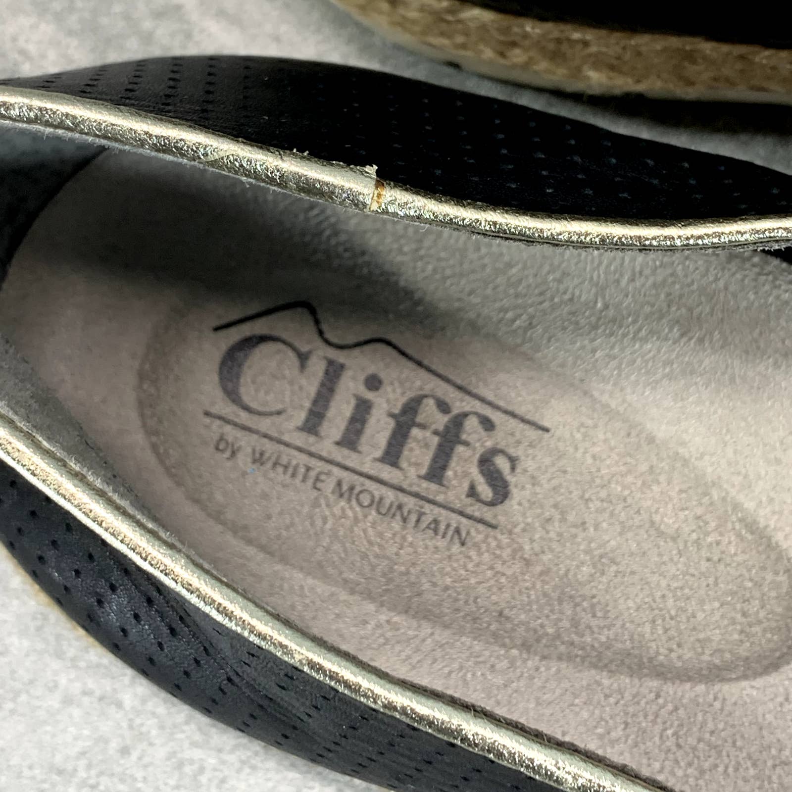 CLIFFS BY WHITE MOUNTAIN Women's Black Leather Becca Perforated Flats SZ 11