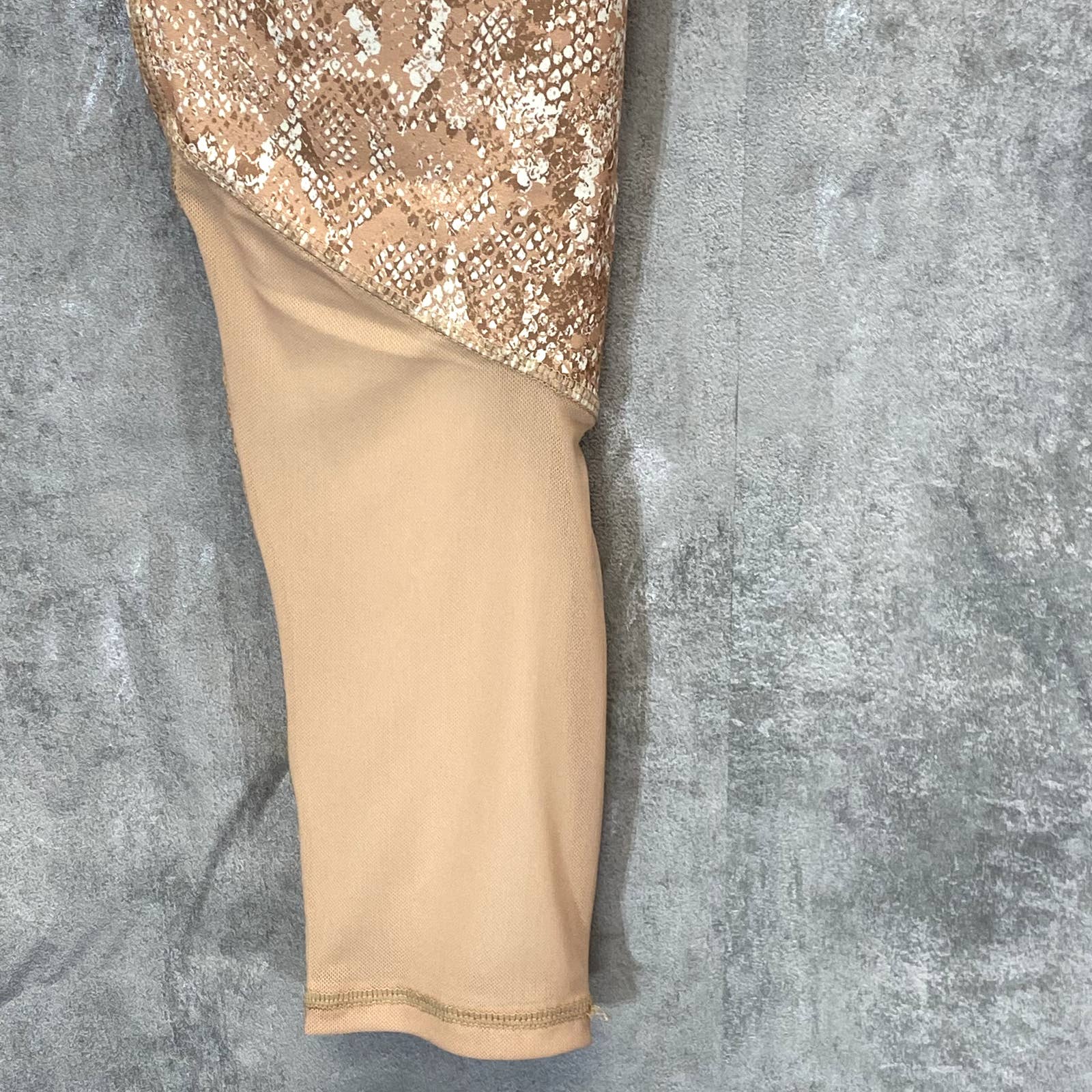 BCBMAXAZRIA Women's Pink Snake Print Stretch High-Rise Pull-On Ankle Leggings SZ M