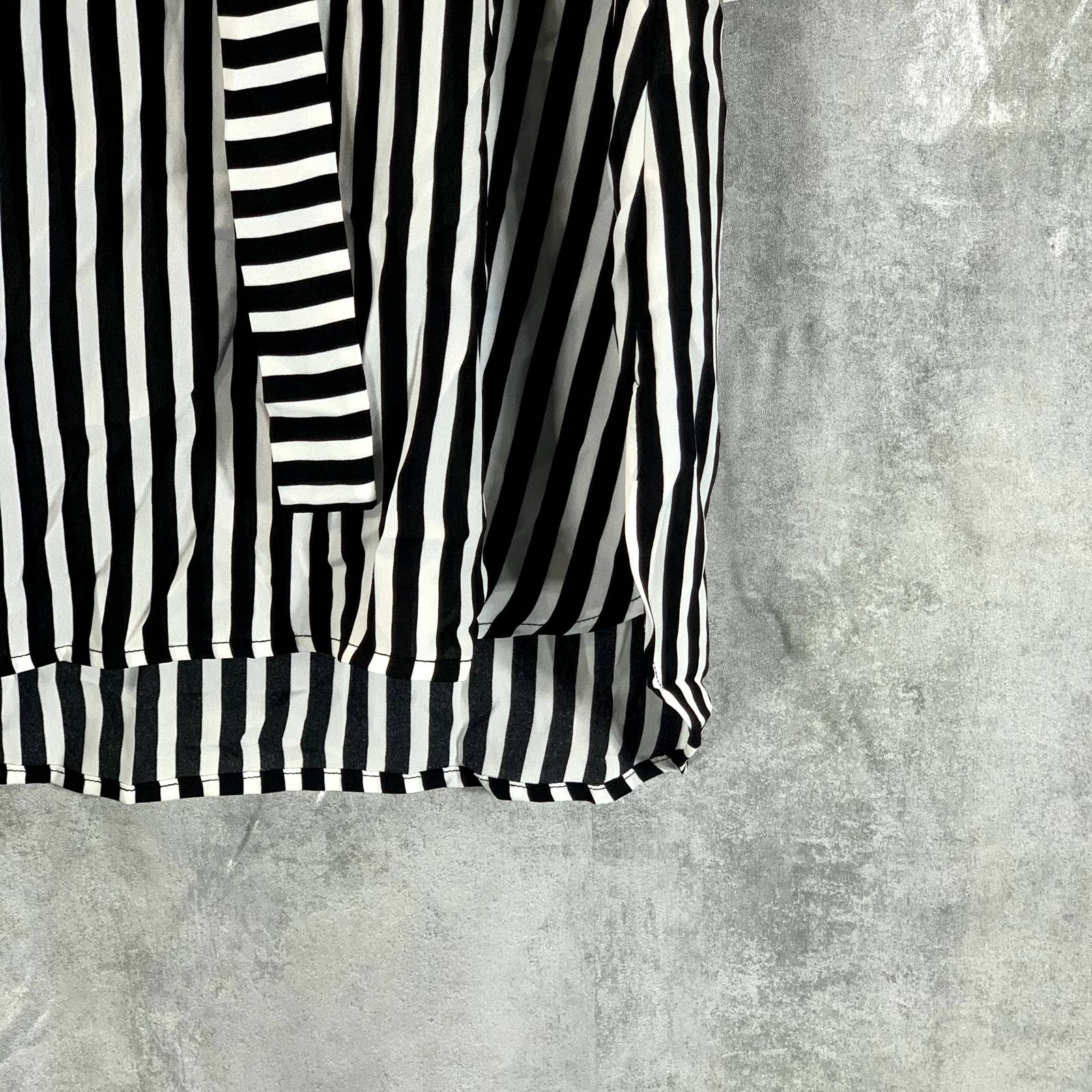 BAR III Women's Plus Size Black/Lily Striped Tie-Neck Hi-Low Top SZ 1X