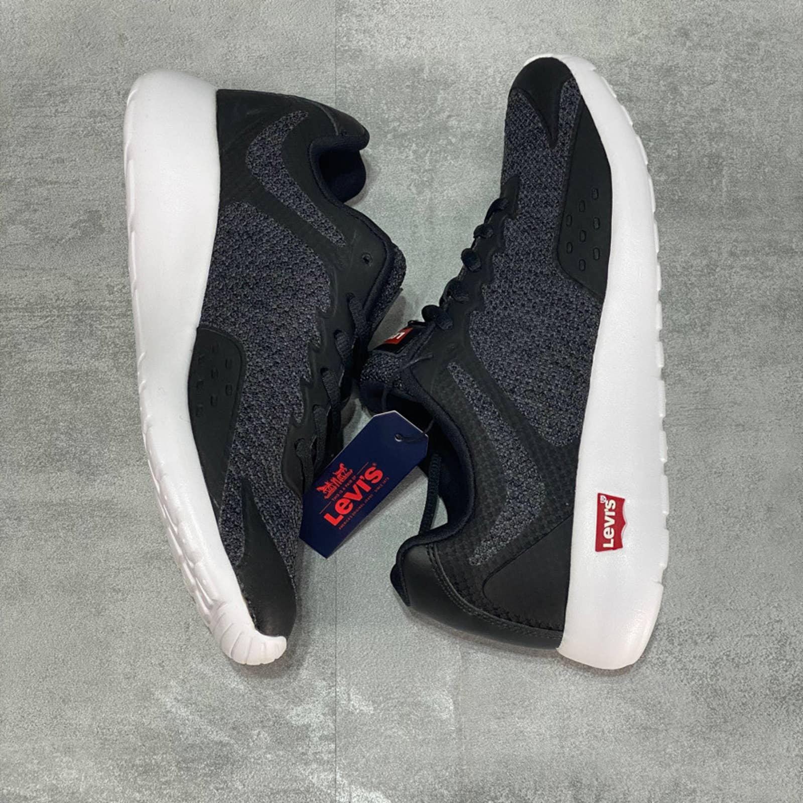 LEVI'S Black Men's Delta Knit Breathable Chunky Sole Lightweight Sneakers SZ 10.5