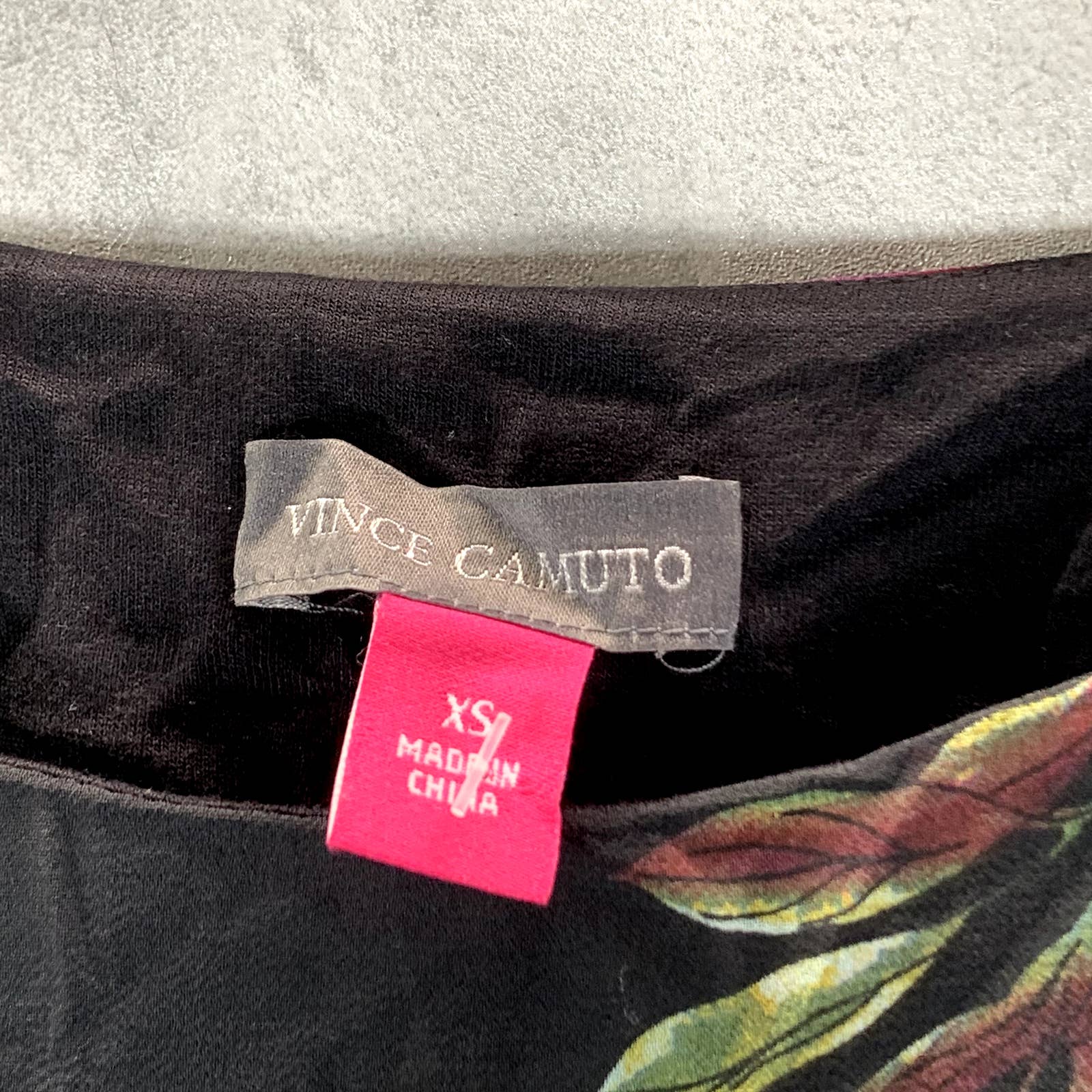 VINC CAMUTO Women's Rich Black Floral-Print Scoop-Neck Long-Sleeve Top SZ XS