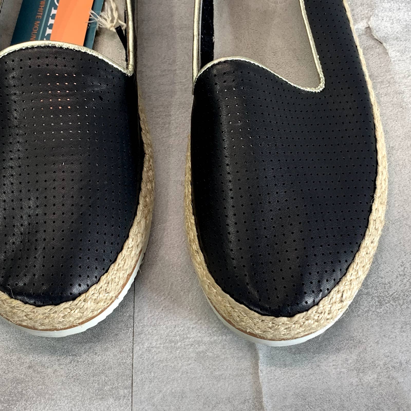 CLIFFS BY WHITE MOUNTAIN Women's Black Leather Becca Perforated Flats SZ 11