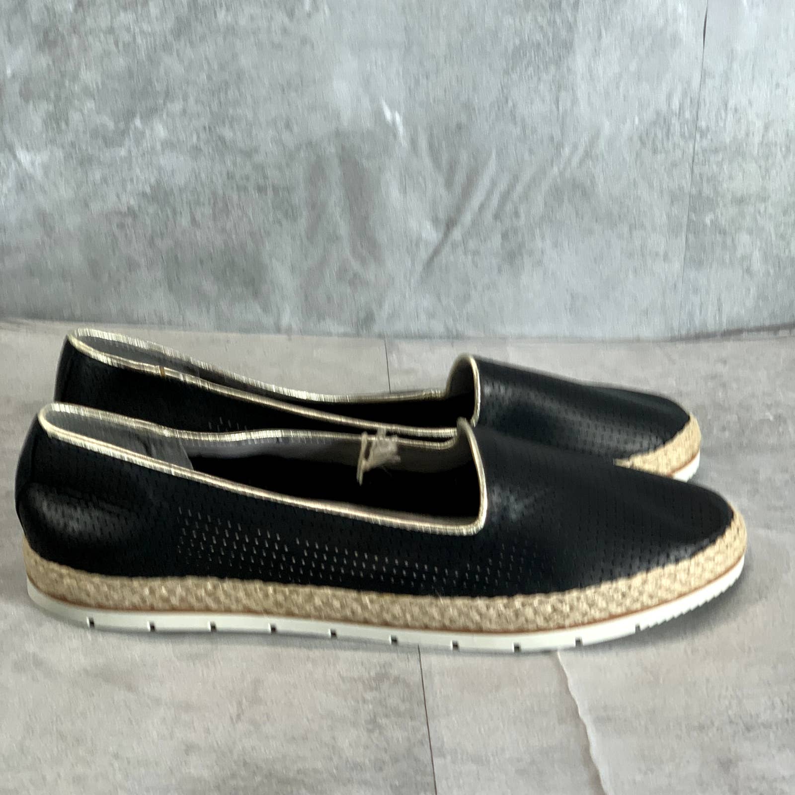CLIFFS BY WHITE MOUNTAIN Women's Black Leather Becca Perforated Flats SZ 11