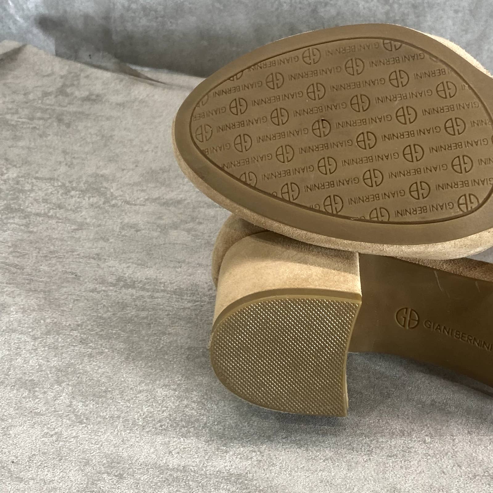 GIANI BERNINI Women's Nude Suede Izzee Memory Foam Closed-Toe Two-Piece Pumps