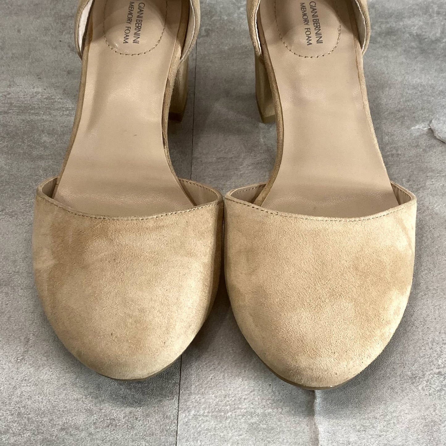 GIANI BERNINI Women's Nude Suede Izzee Memory Foam Closed-Toe Two-Piece Pumps