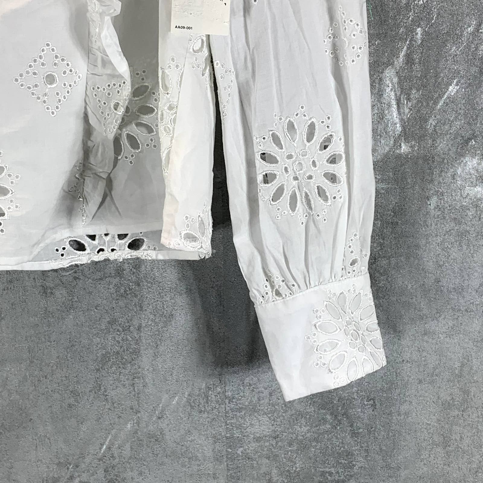 BAR III Women's White Cotton V-Neck Ruffled Eyelet Long-Sleeve Top SZ M