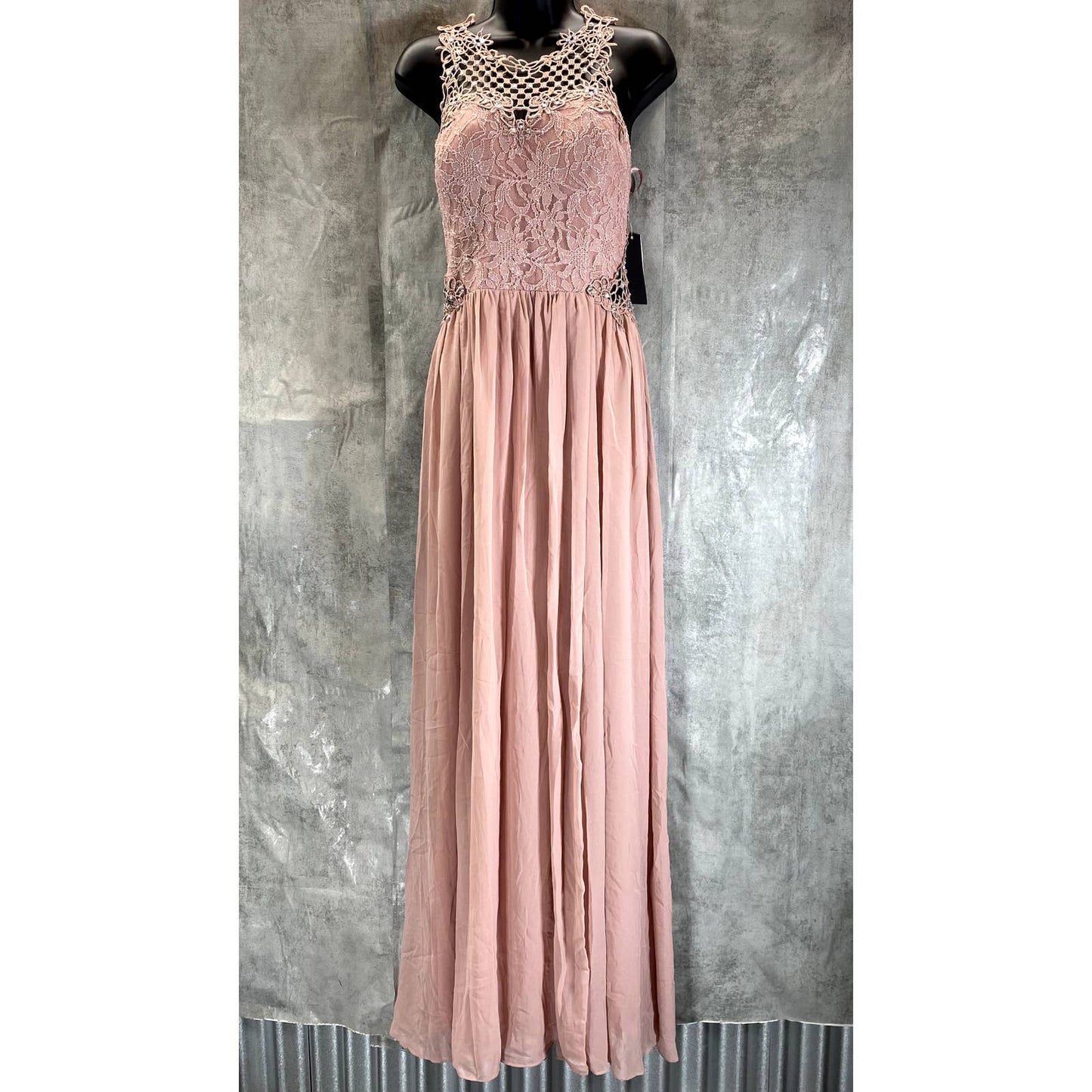 CITY STUDIO Juniors' Pink Scalloped Lace Embellished Illusion Tulip Gown SZ 15