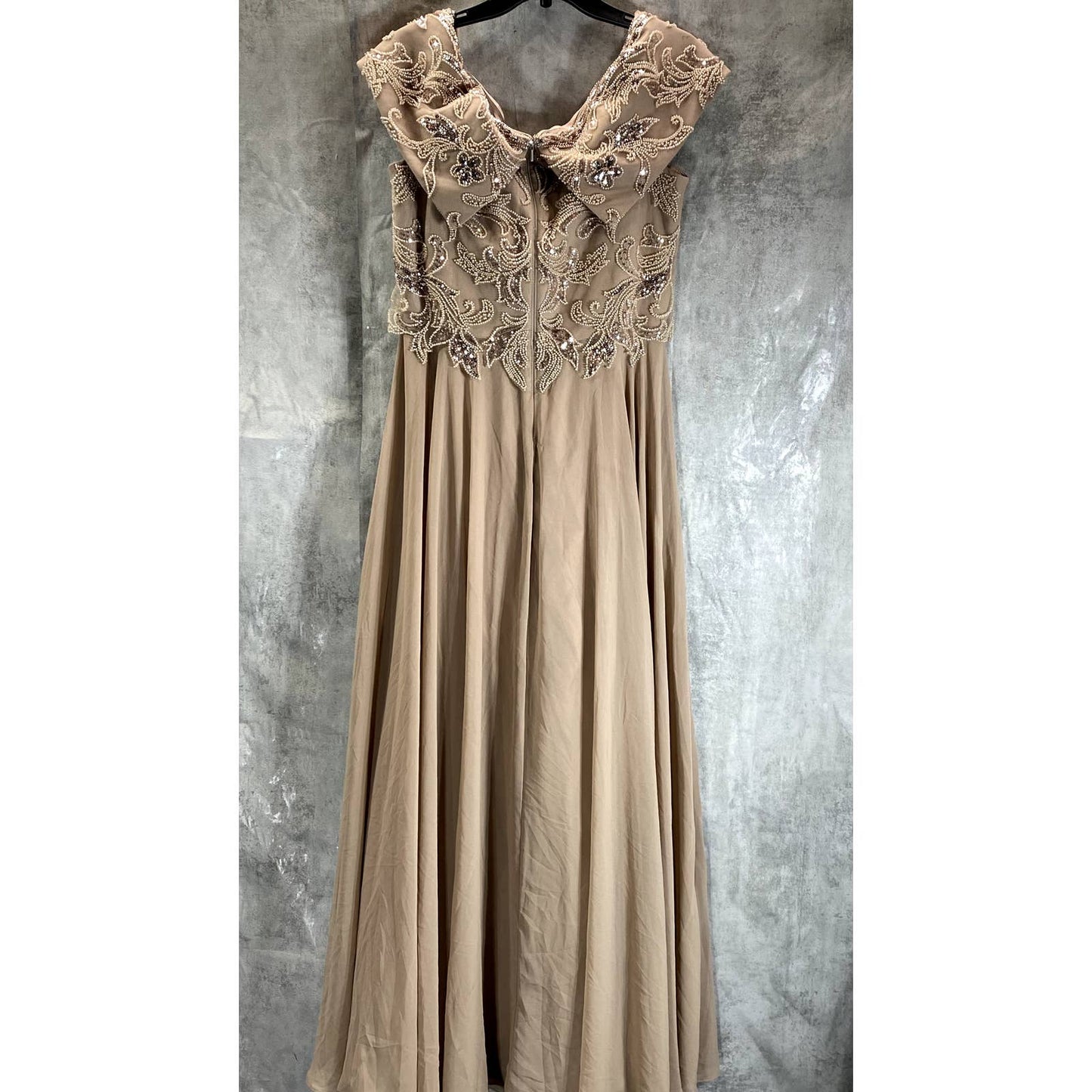 XSCAPE Women's Taupe Beaded Bodice Sweetheart Off-the-Shoulder Chiffon Gown SZ16