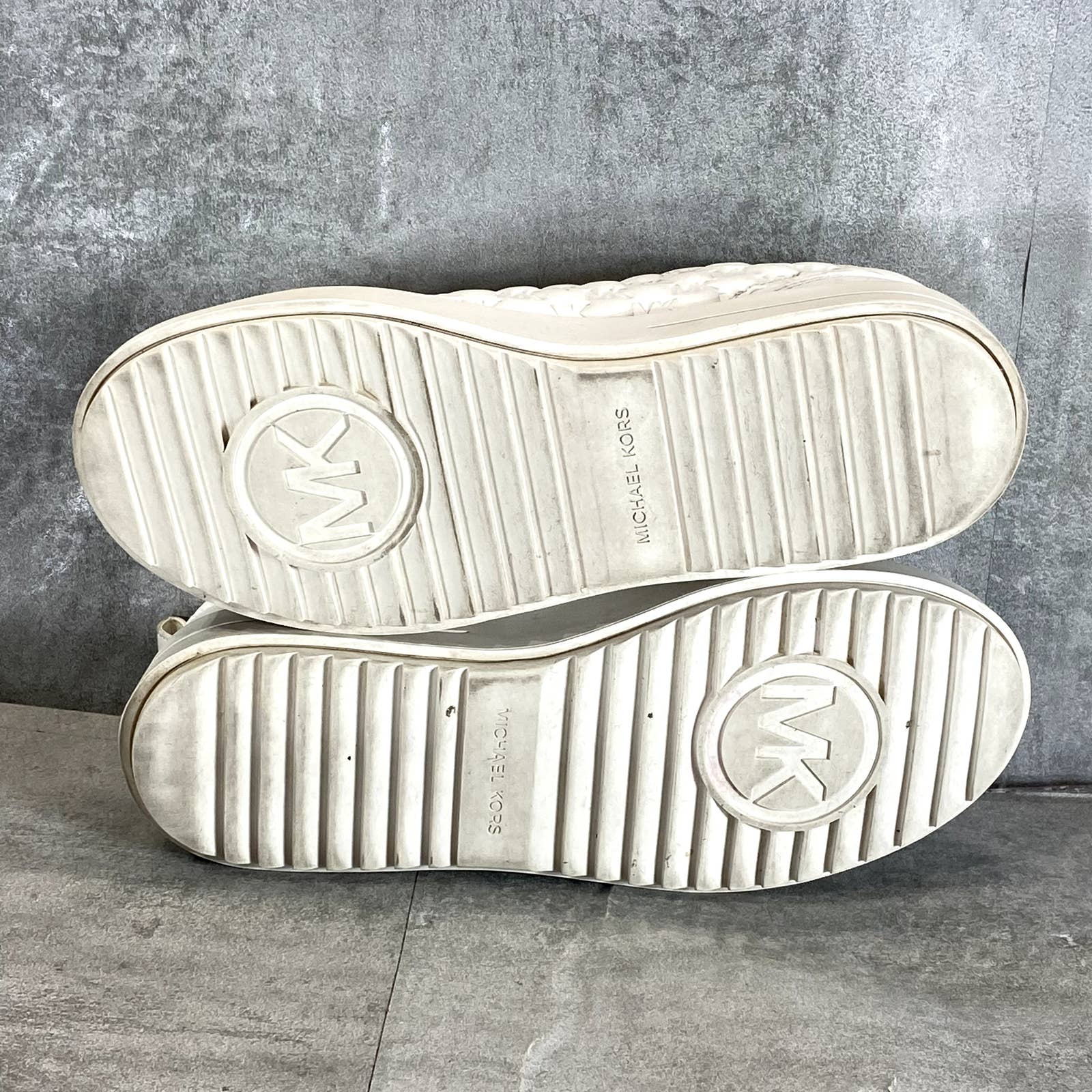 MICHAEL MICHAEL KORS Women's White Emmett Puffy Embossed Platform SneakersSZ 8.5
