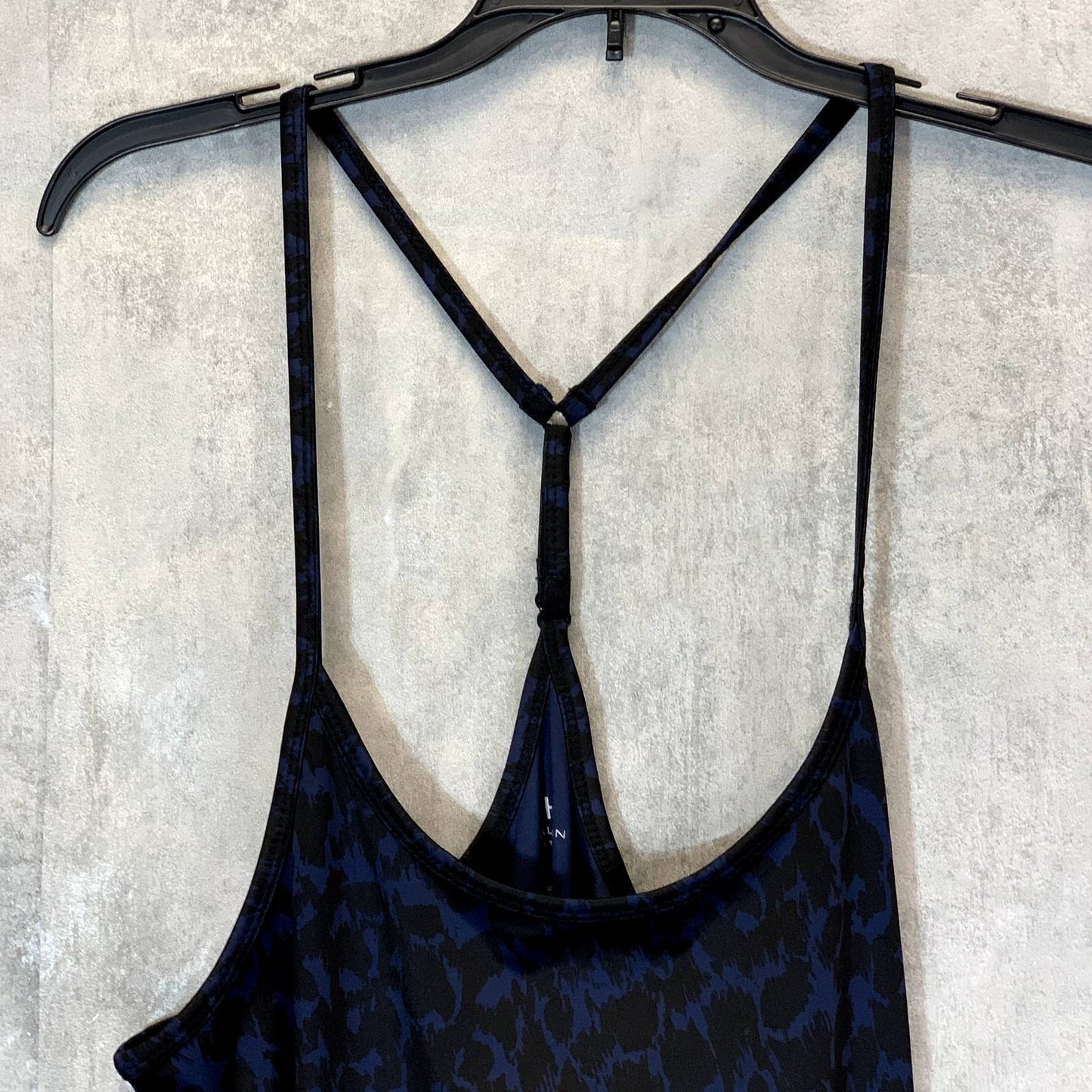 H HALSTON STUDIO Classic Navy Abstract Leopard Print Y-Back Strappy Tank Top SZ M