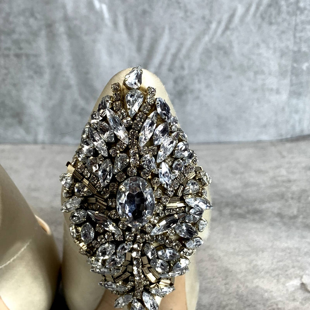 BADGLEY MISCHKA Ivory Satin Kiara Embellished Open Peep-Toe Stiletto Pumps SZ 6