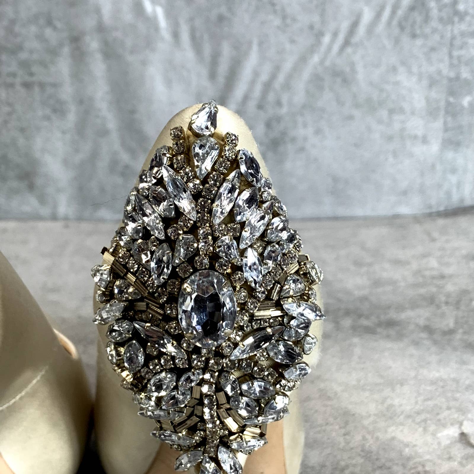 BADGLEY MISCHKA Ivory Satin Kiara Embellished Open Peep-Toe Stiletto Pumps SZ 6