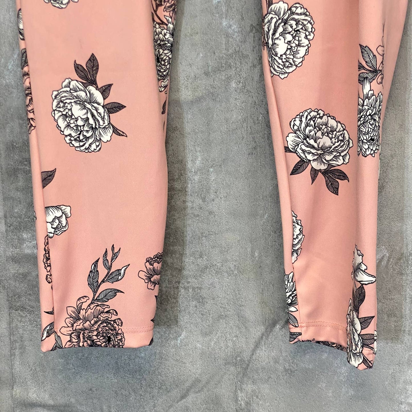 KAY UNGER Women's Pretty Peony Peach Floral Print High-Rise Capri Leggings SZ L