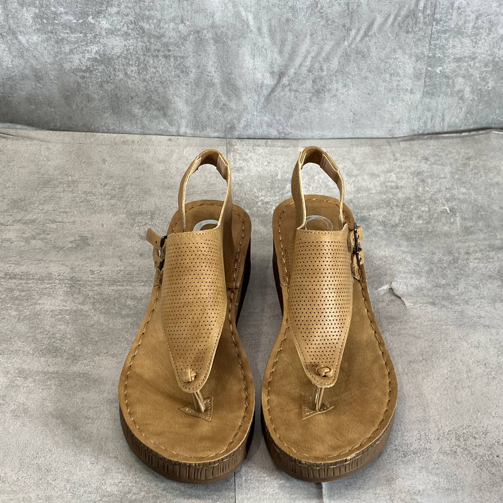 JOURNEE COLLECTION Women's Tan Mckell Thong Wedge Sandals SZ 6.5