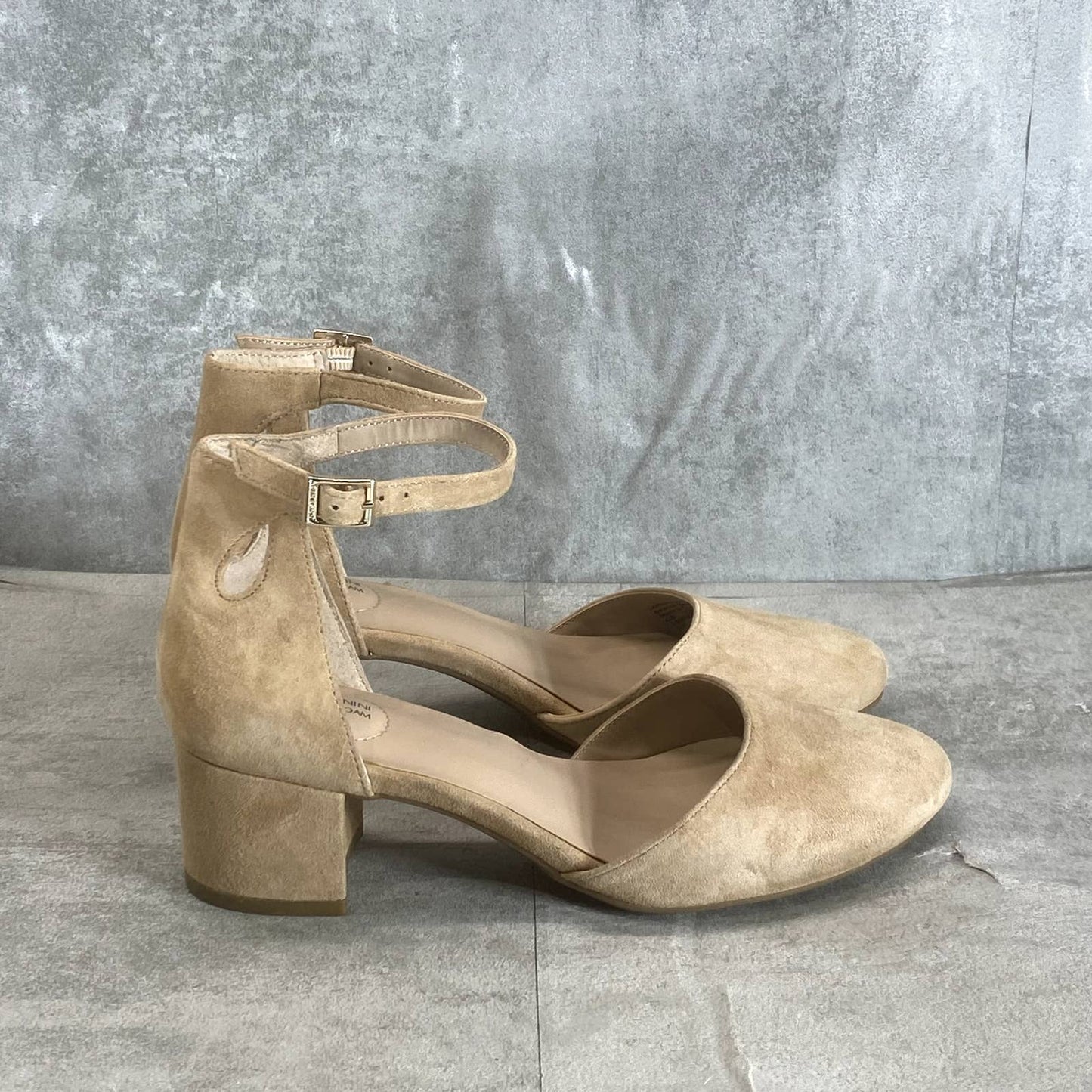 GIANI BERNINI Women's Nude Suede Izzee Memory Foam Closed-Toe Two-Piece Pumps