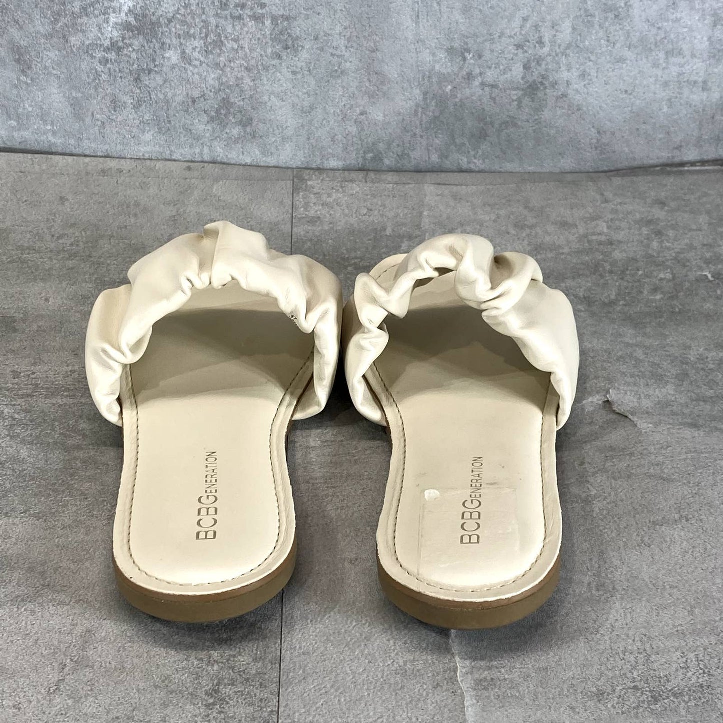 BCBGENERATION Women's Cream Emoree Memory Foam Scrunched Strap Sandals SZ 6.5