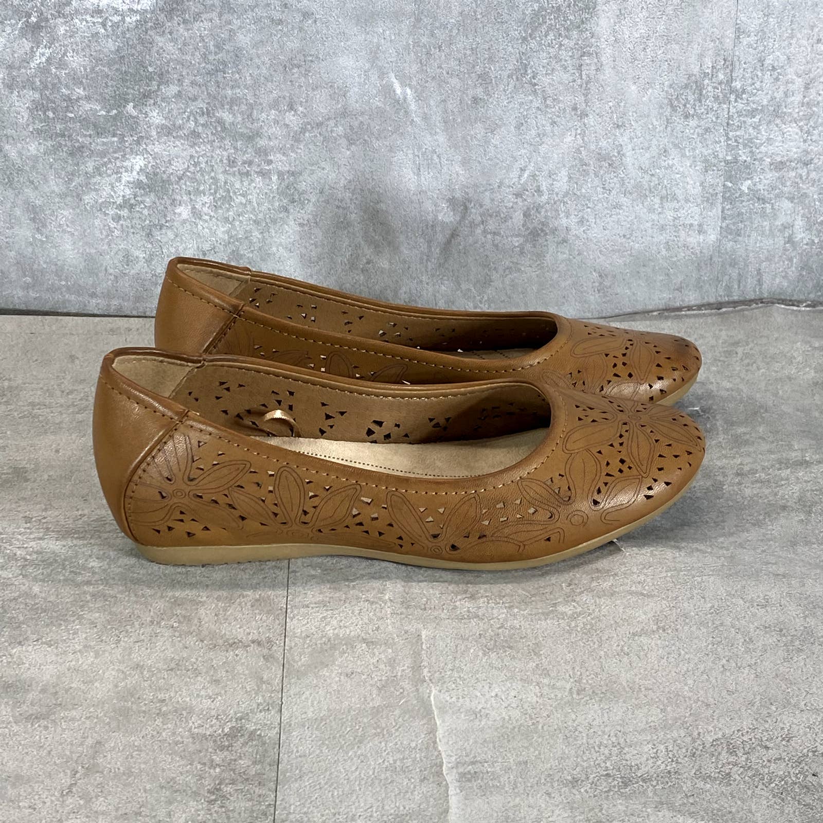 BARETRAPS Women's Caramel Mariah Memory Foam Perforated Slip-On Flats SZ 7