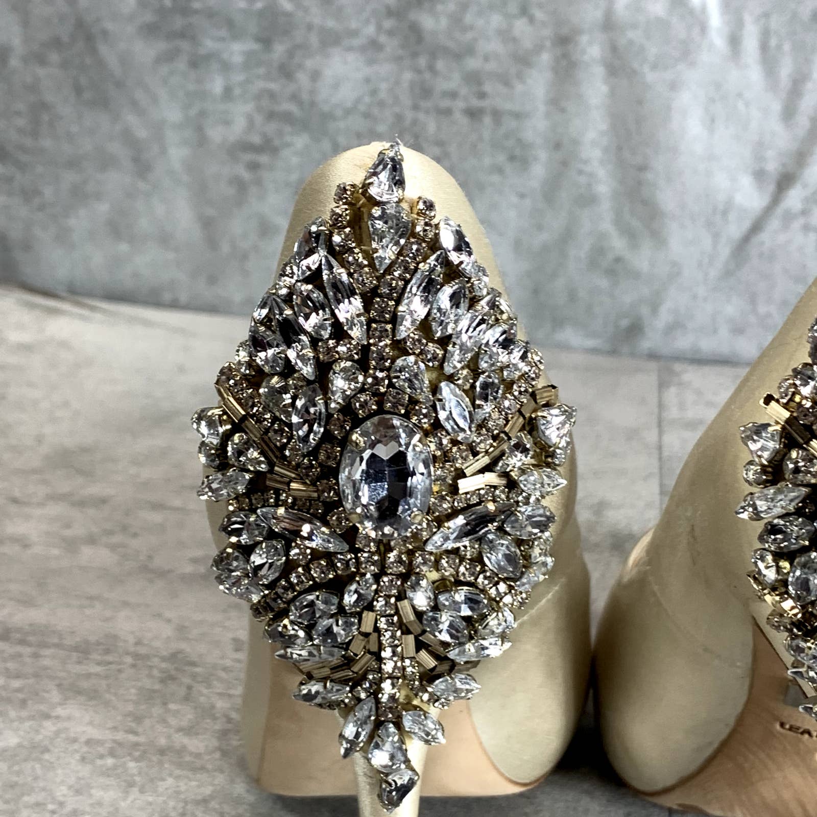 BADGLEY MISCHKA Ivory Satin Kiara Embellished Open Peep-Toe Stiletto Pumps SZ 6