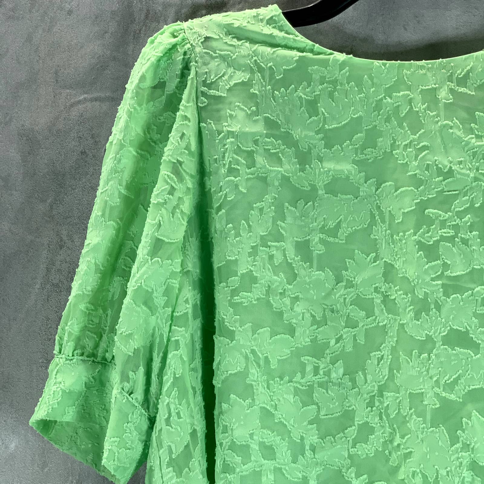 VINCE CAMUTO Women's Aloe Green Crewneck Textured Puff-Sleeve Jacquard Top SZ M