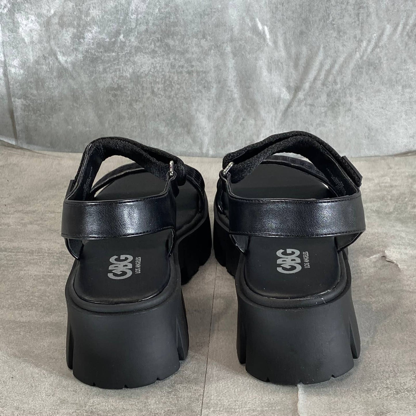 GBG Los Angeles Women's Black Premia Lug-Sole Sandals SZ 6