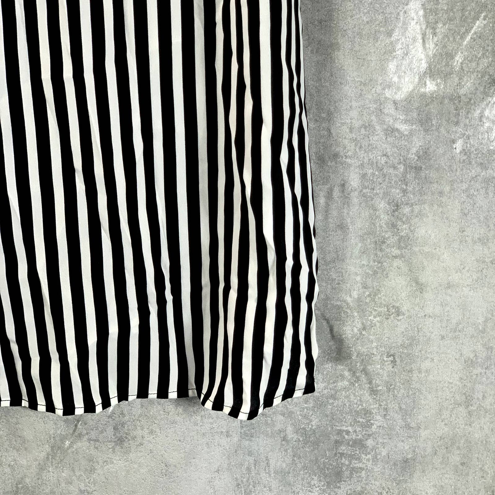 BAR III Women's Plus Size Black/Lily Striped Tie-Neck Hi-Low Top SZ 1X