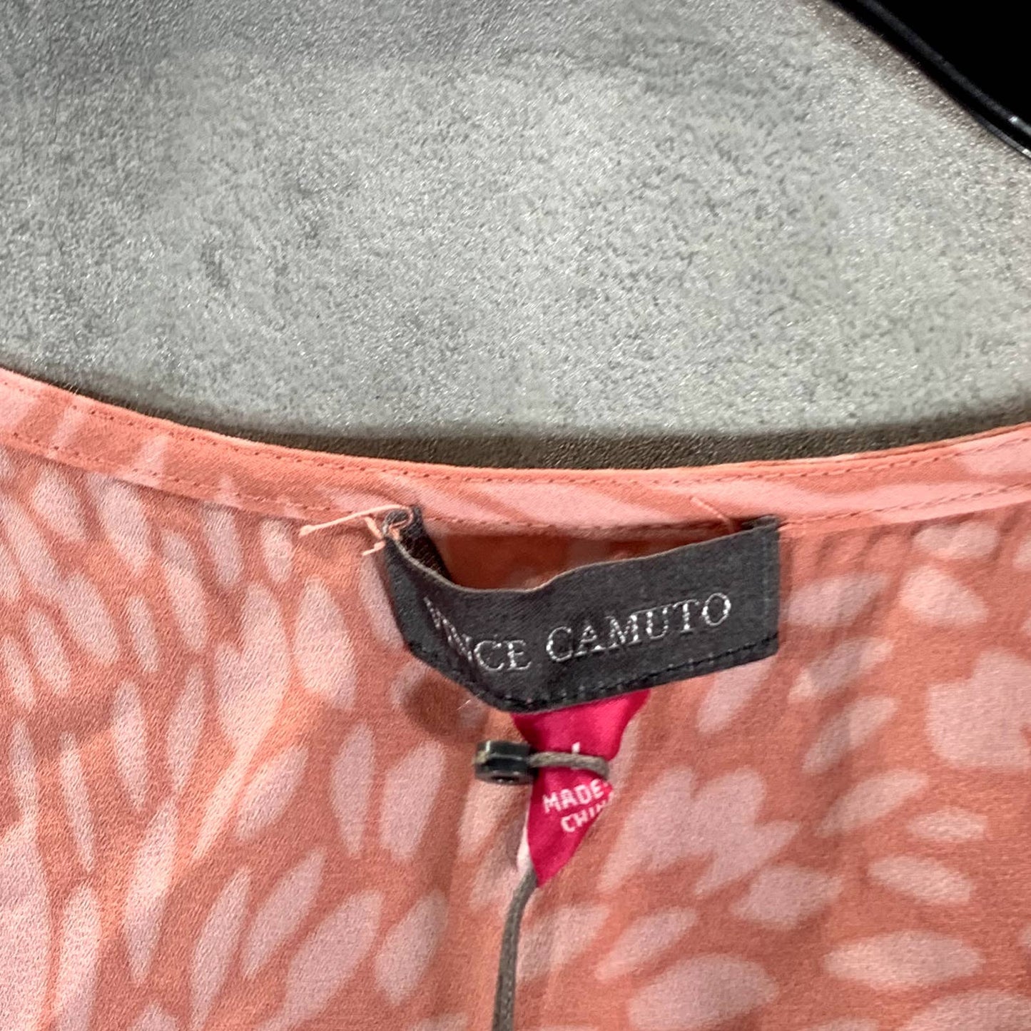 VINCE CAMUTO Women's Cool Melon Printed V-Neck Button-Front Top SZ L