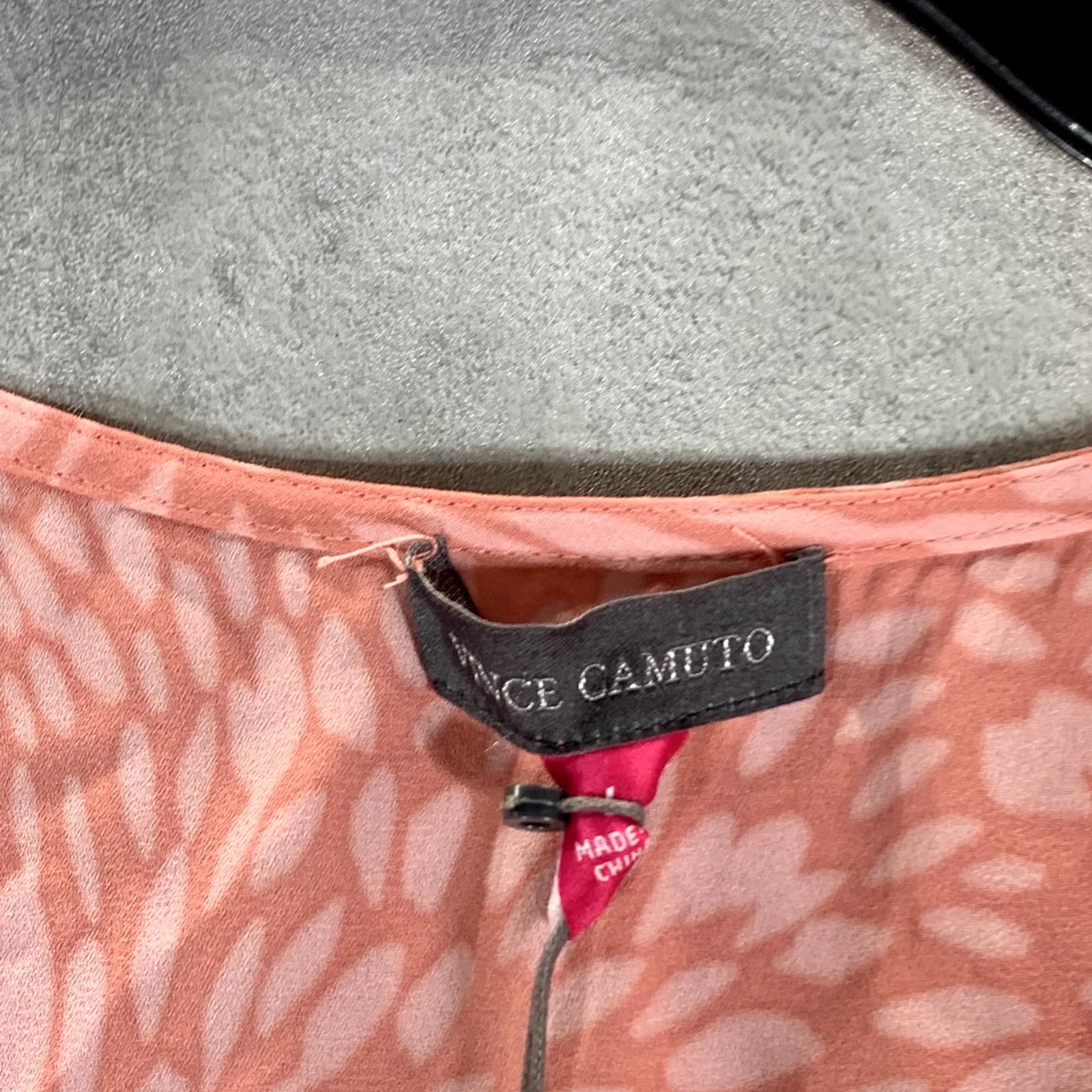 VINCE CAMUTO Women's Cool Melon Printed V-Neck Button-Front Top SZ L
