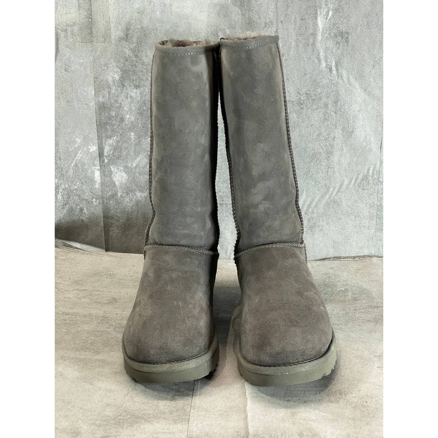 UGG Women's Grey Suede Classic II Tall Round-Toe Pull-On Boots SZ 8