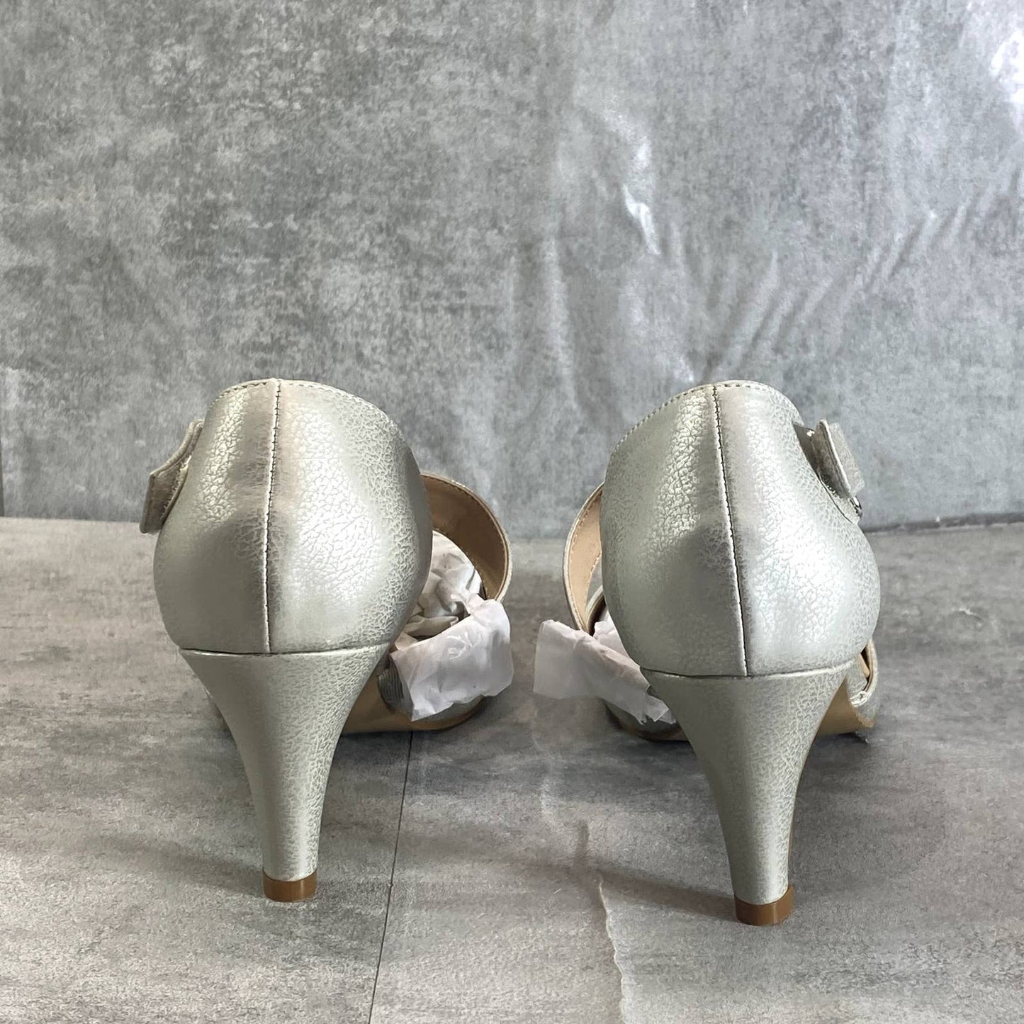 JOURNEE COLLECTION Women's Silver Metallic Tillis Pointed-Toe D'Orsay Pumps SZ 9