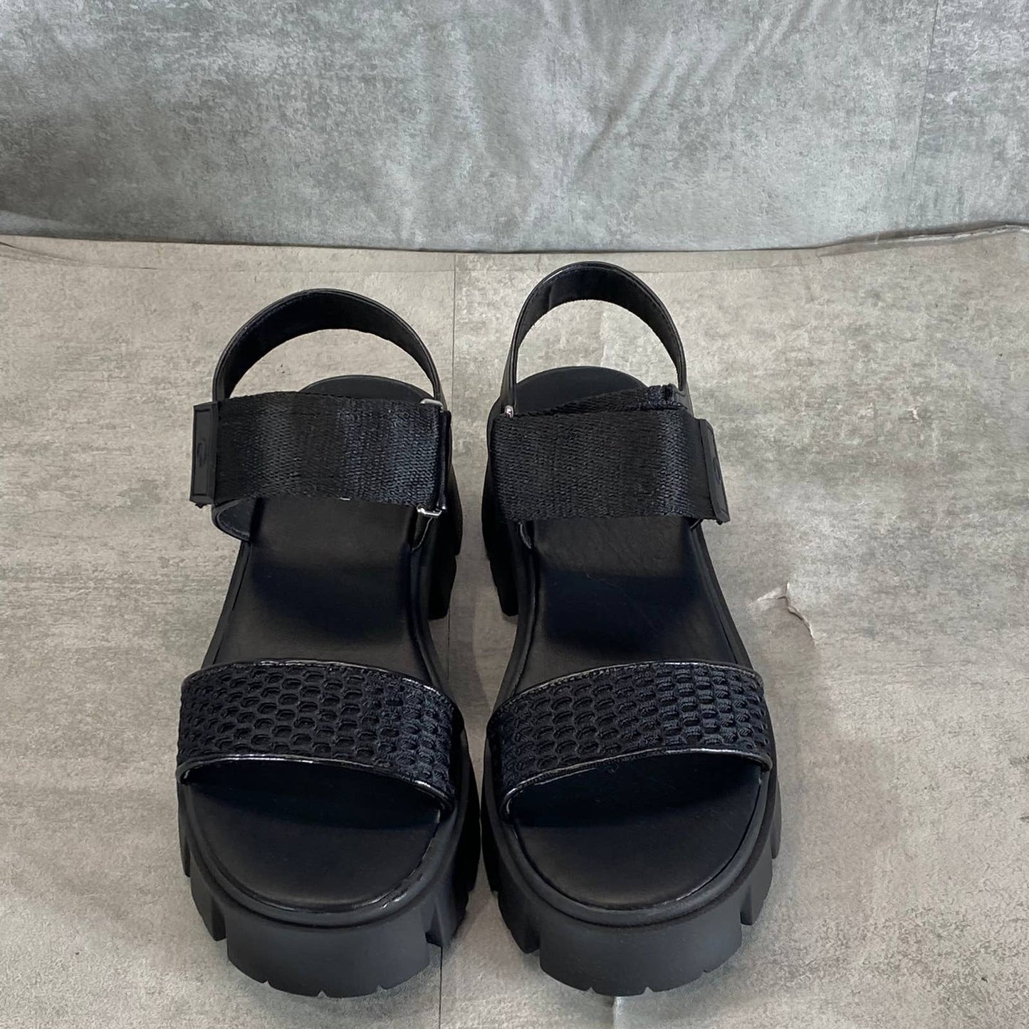 GBG Los Angeles Women's Black Premia Lug-Sole Sandals SZ 6