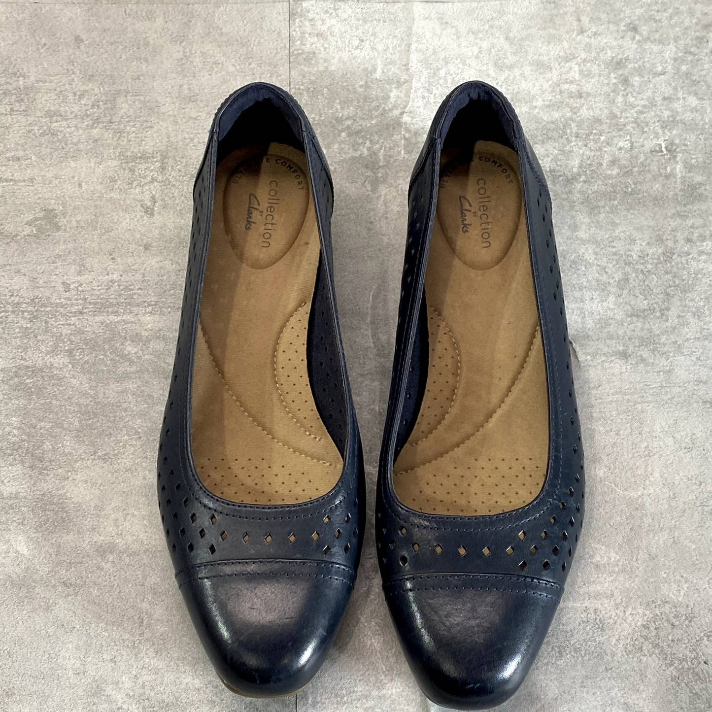 CLARKS Women's Wide Navy Leather Perforated Juliet Cedar Block-Heel Loafers