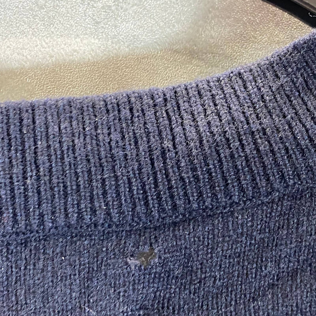 CALVIN KLEIN Men's Dark Sapphire Regular-Fit V-Neck Embroidered Logo Sweater SZL