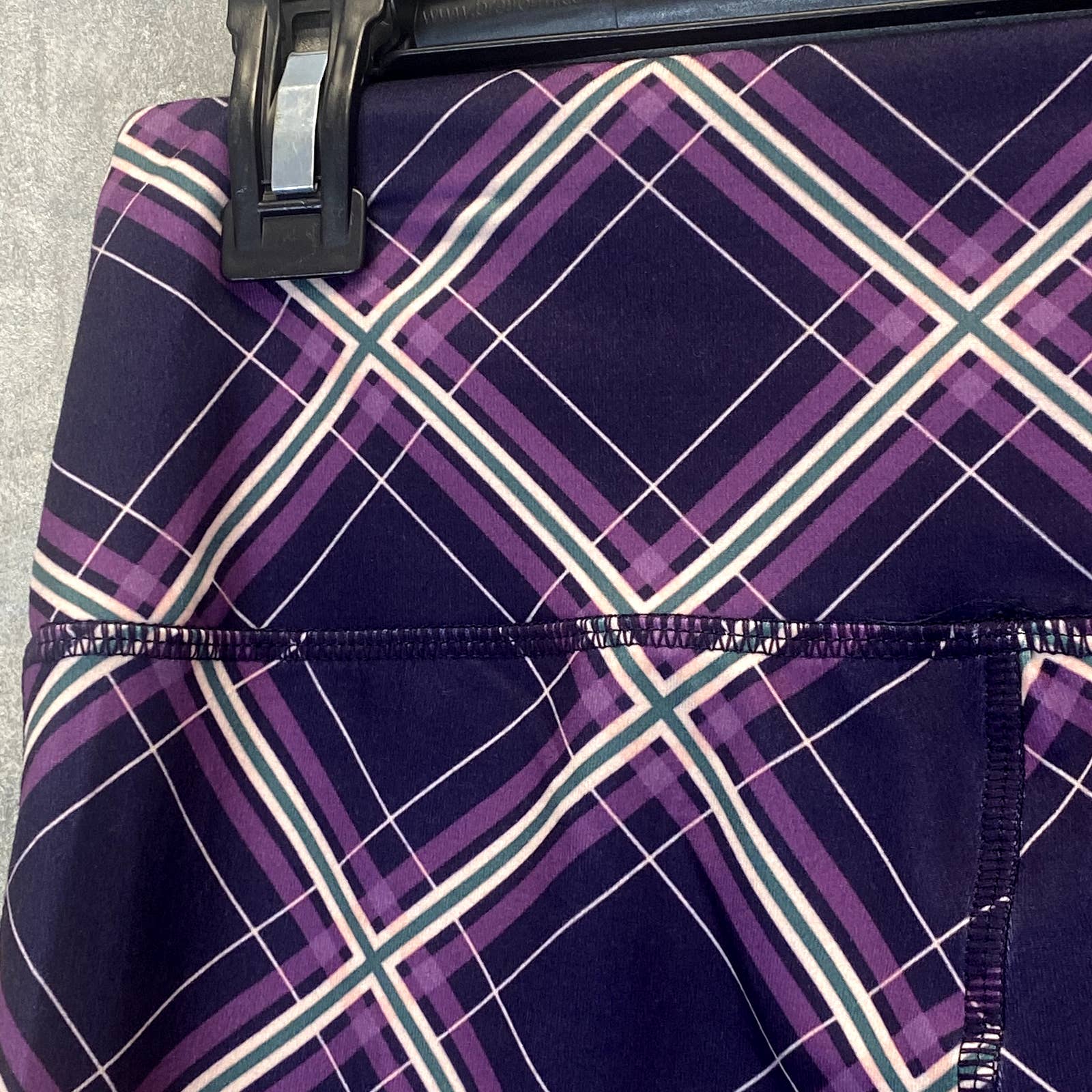 BCBGENERATION Women's Black-Purple Plaid High-Rise Pull-On Stretch Crop Leggings SZ M