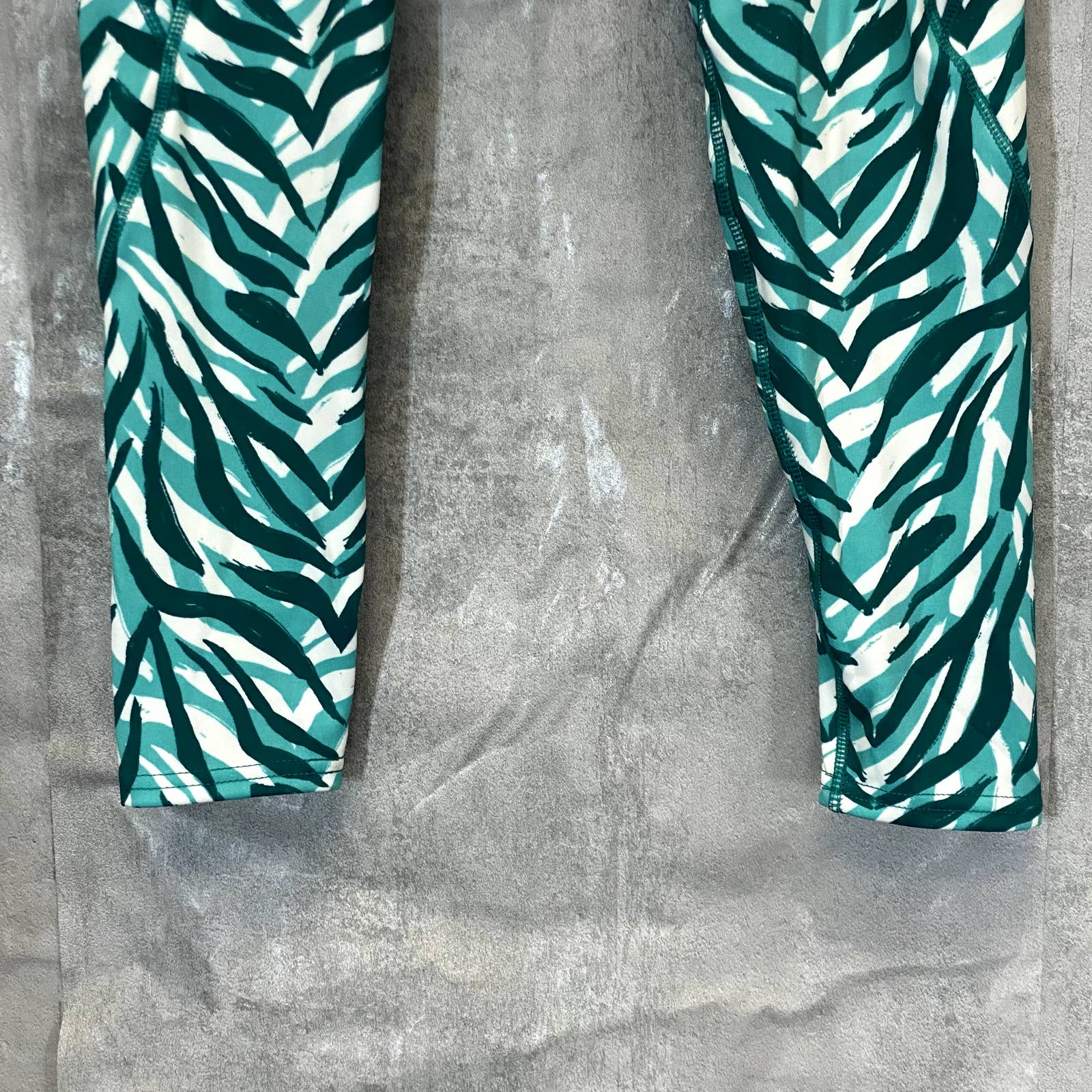 BODY GLOVE Women's Brushed Zebra Teal Printed High-Rise 7/8 Length Athletic Leggings SZ S